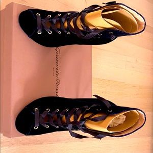 Gianvito Rossi navy velvet bootie. Size 39